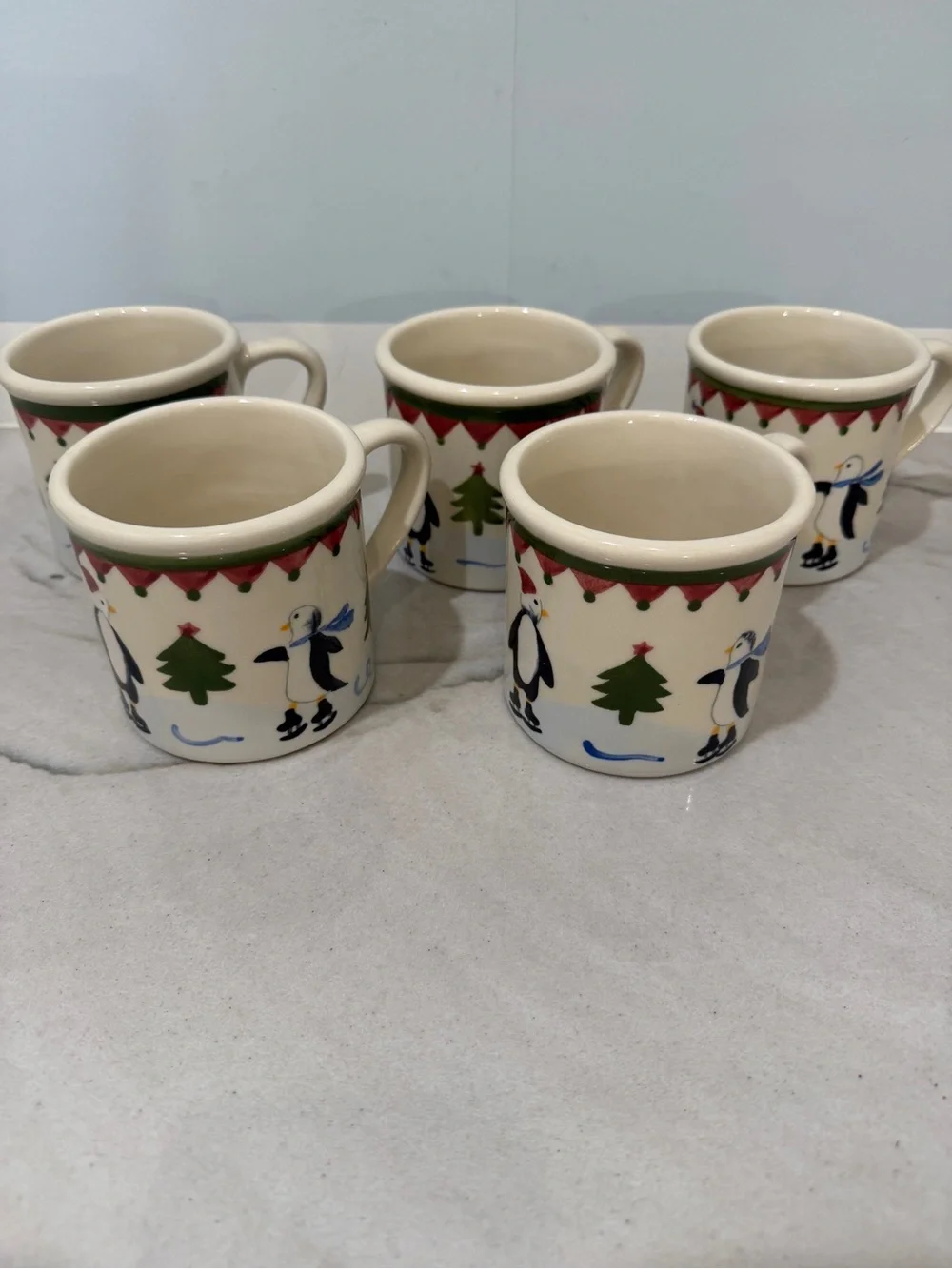 Vintage Hartsone 1982 handpainted Christmas Holiday Coffee Mugs Set of 5 (Cream)